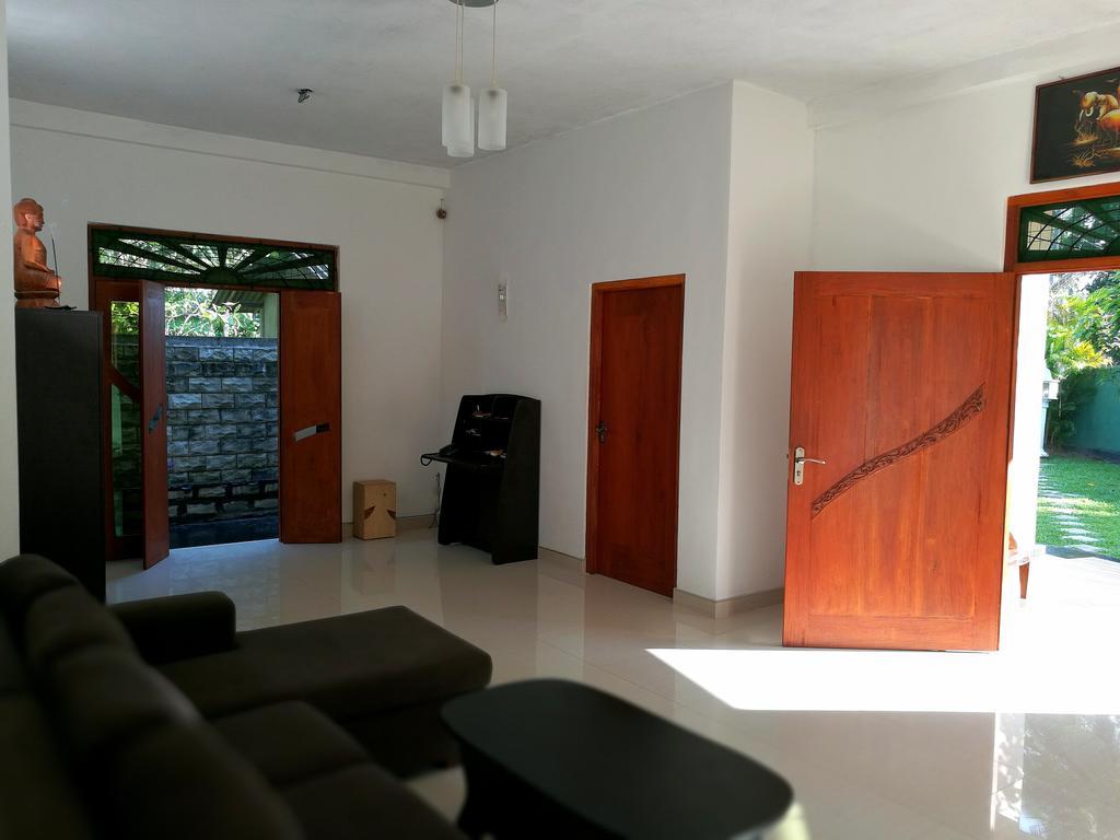 ברוואלה Guesthouse Dilush מראה חיצוני תמונה